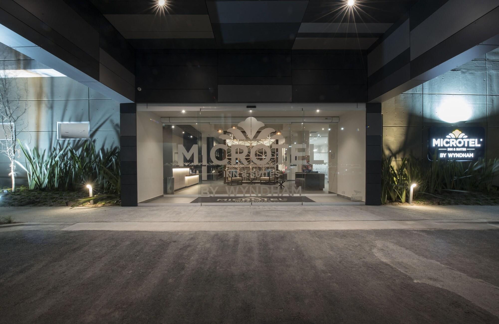 マイクロテル イン&スイーツ バイ ウインダム イラプアト エクステリア 写真